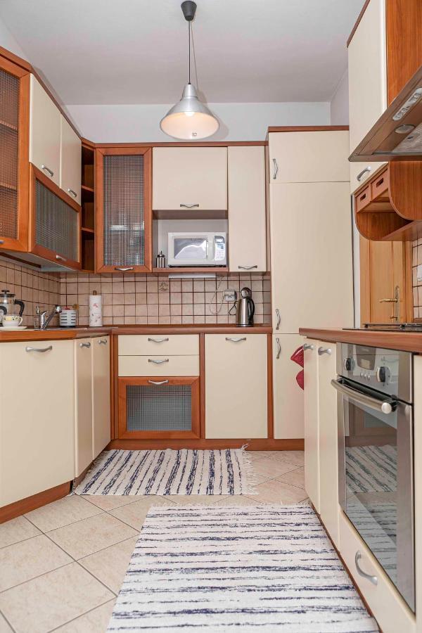 Castle View Apartment With Free Parking Братислава Екстериор снимка