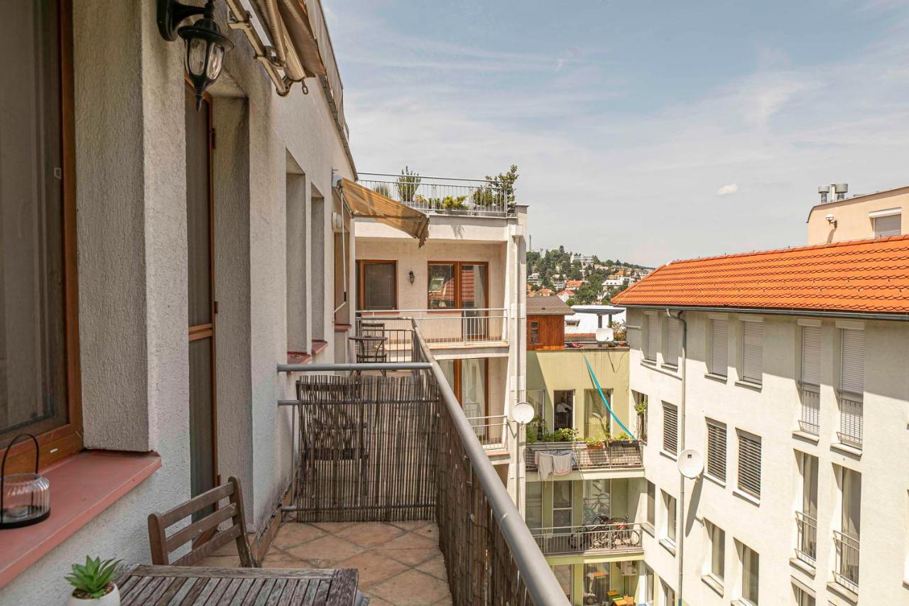 Castle View Apartment With Free Parking Братислава Екстериор снимка