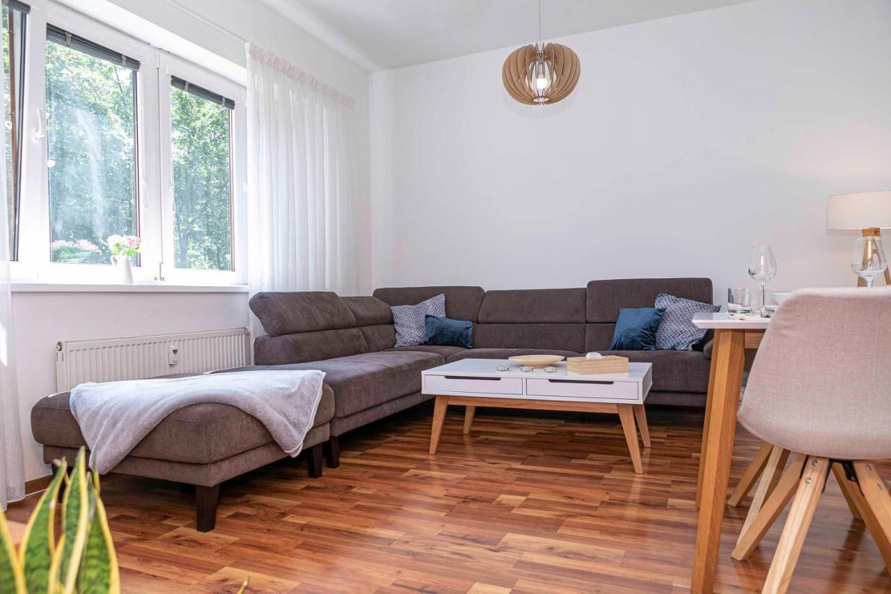 Castle View Apartment With Free Parking Братислава Екстериор снимка