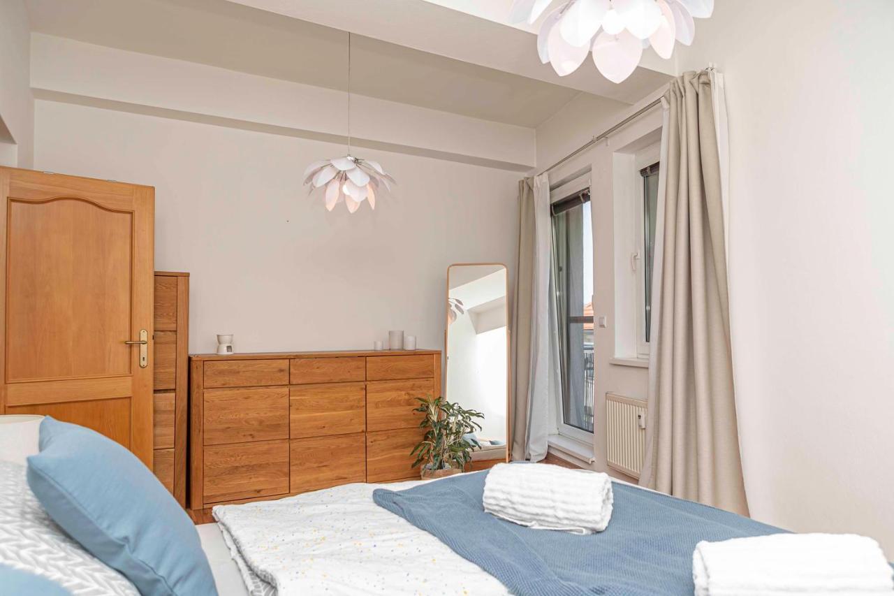 Castle View Apartment With Free Parking Братислава Екстериор снимка