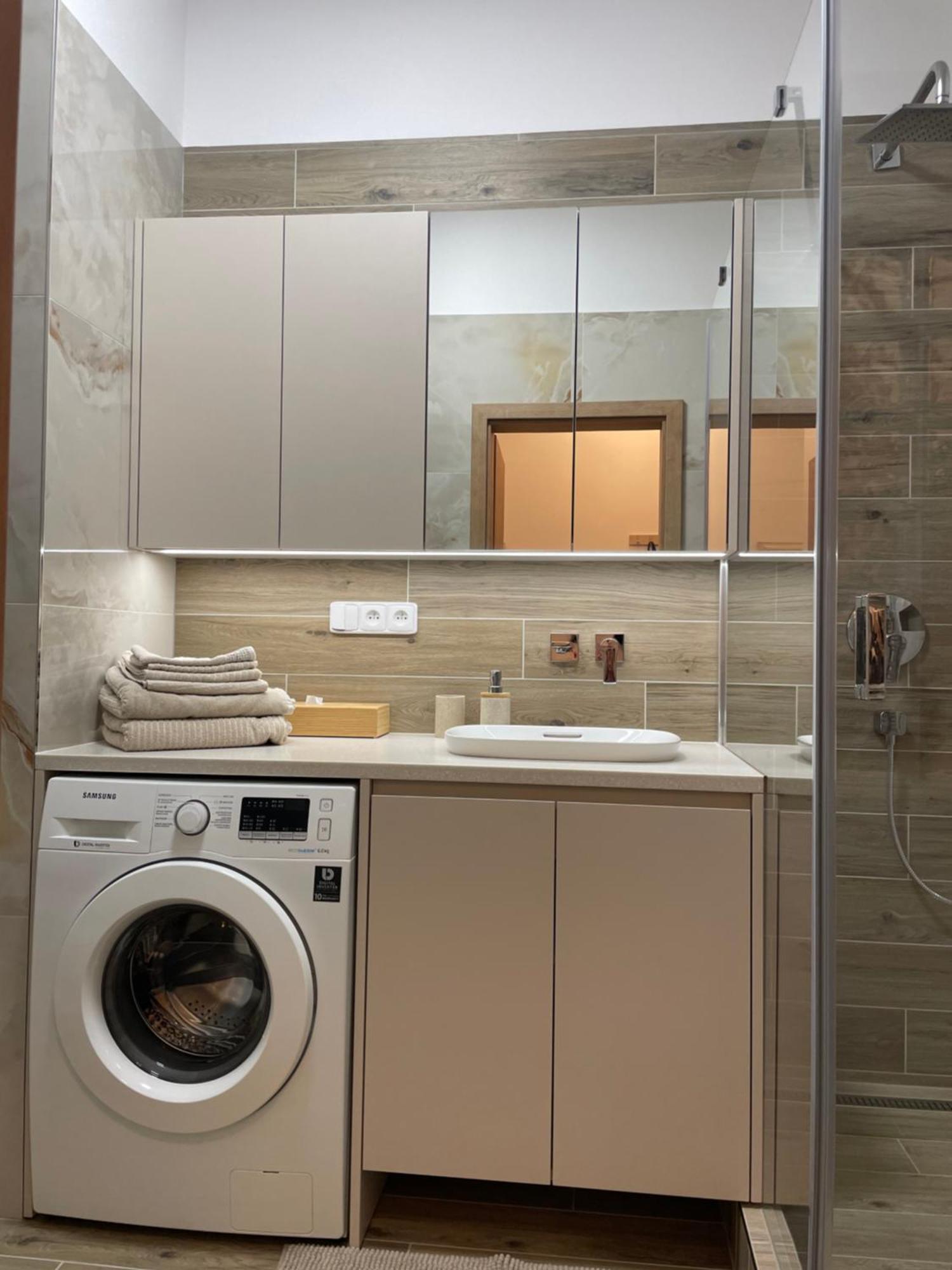 Castle View Apartment With Free Parking Братислава Екстериор снимка